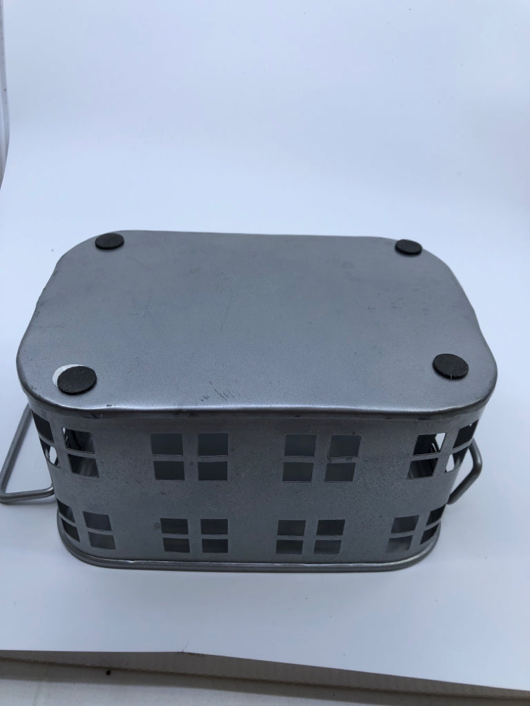METAL CUT OUT BASKET W 2 HANDLES.