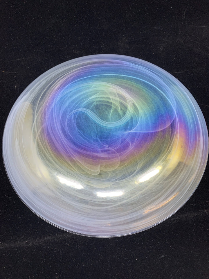 4 WHITE IRIDESCENT PLATES.