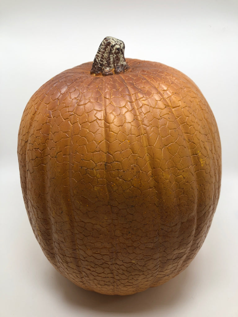LG FOAM PUMPKIN.