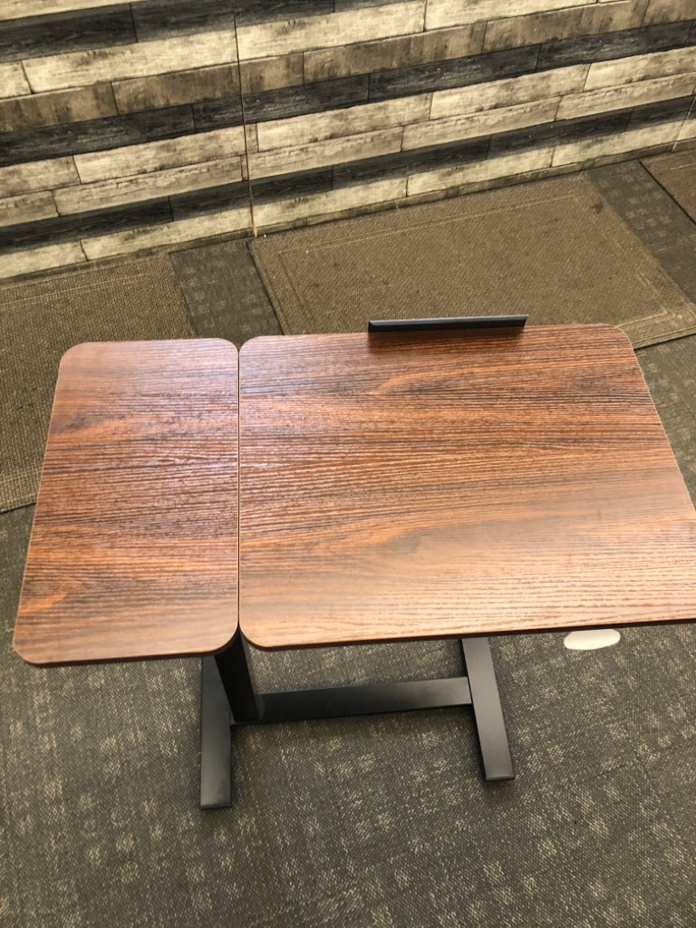 BROWN ADJUSTABLE DESK ON WHEELS.