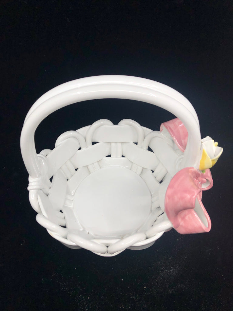 WHITE CERAMIC BASKET W BOW.