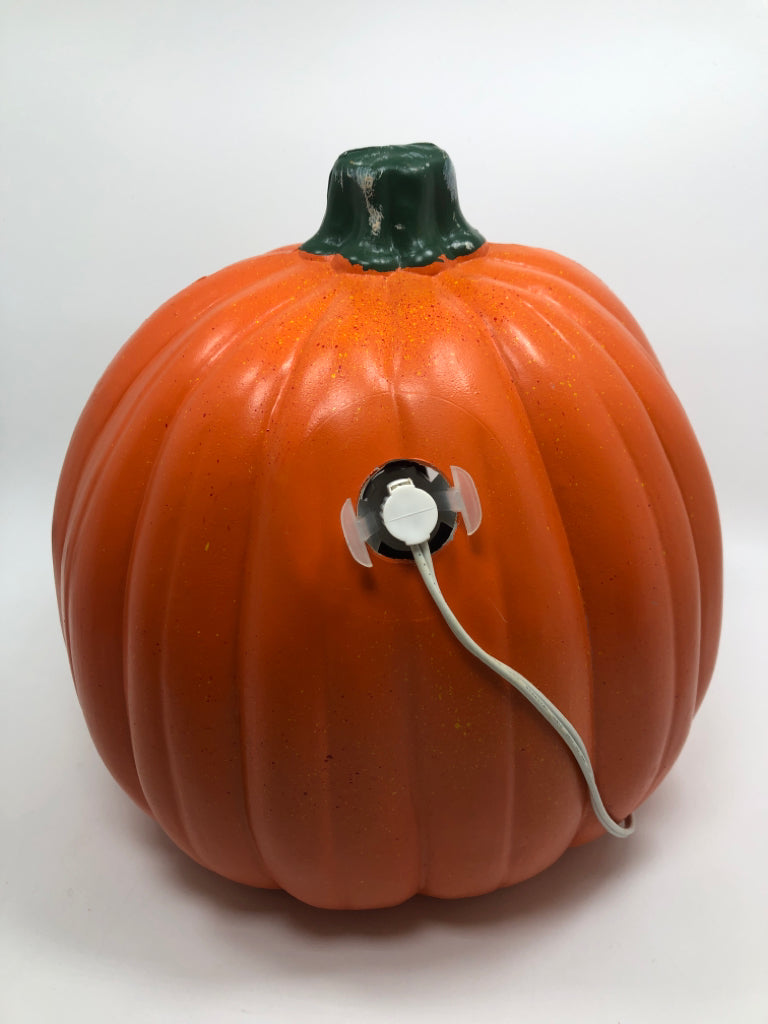 LIGHT-UP JACK-O-LANTERN.