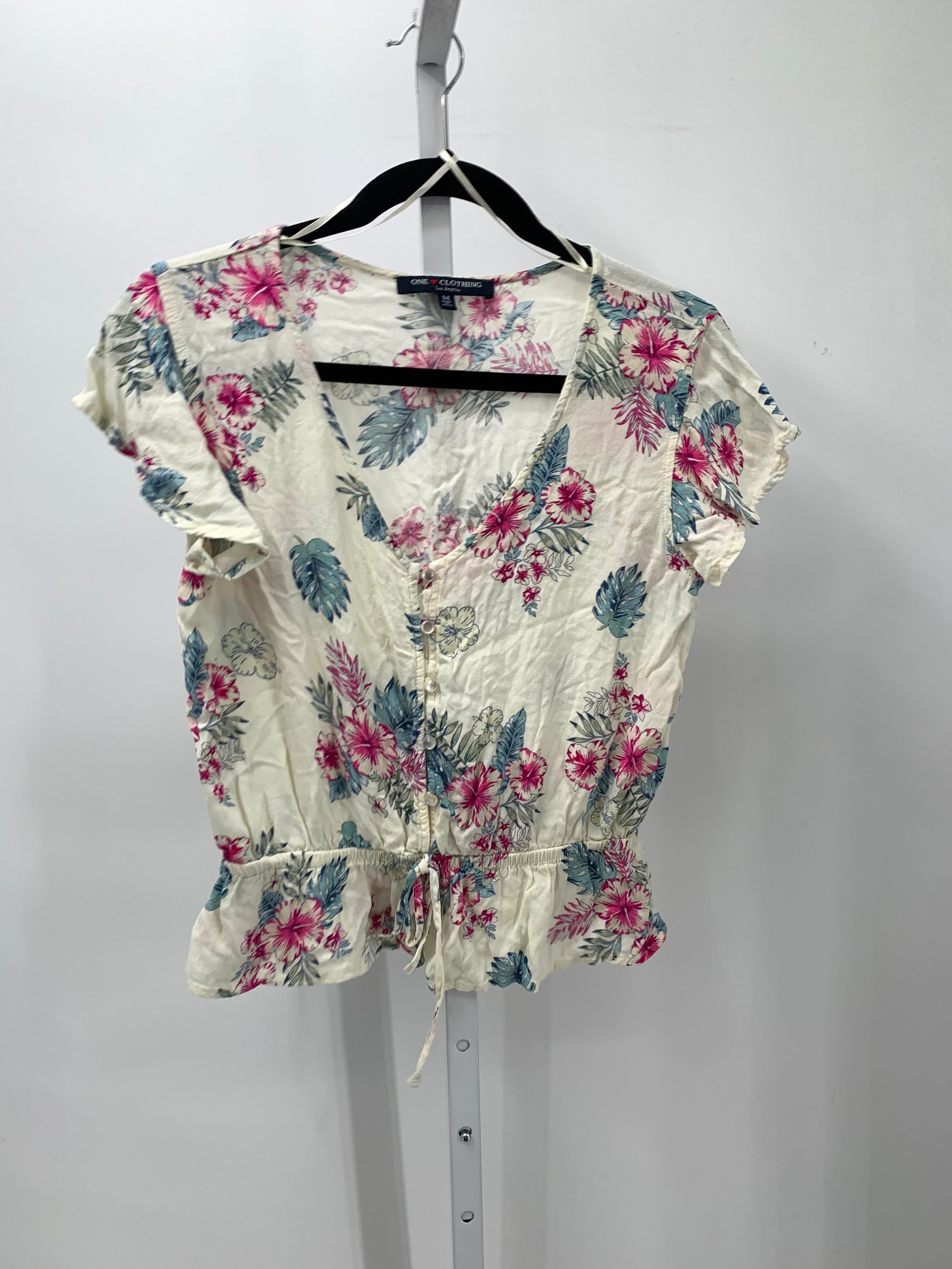 One Clothing Size Medium Juniors Short Sleeve Shirt