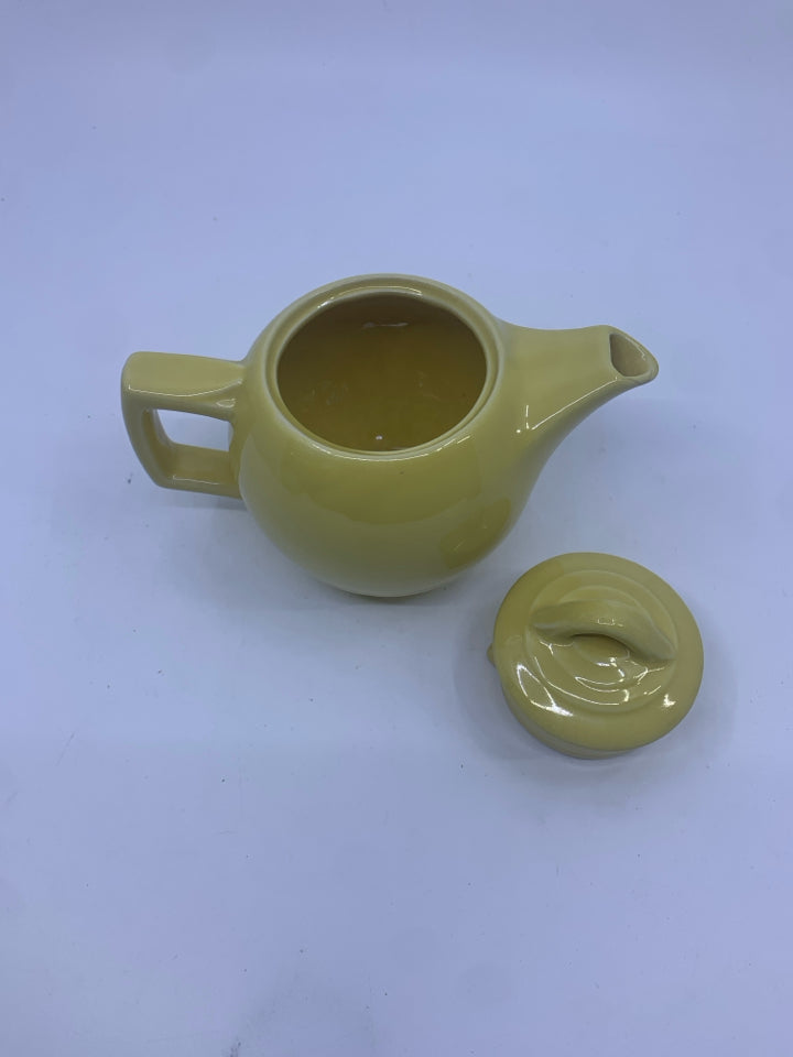 VTG MCCOY LIGHT YELLOW TEA POT.