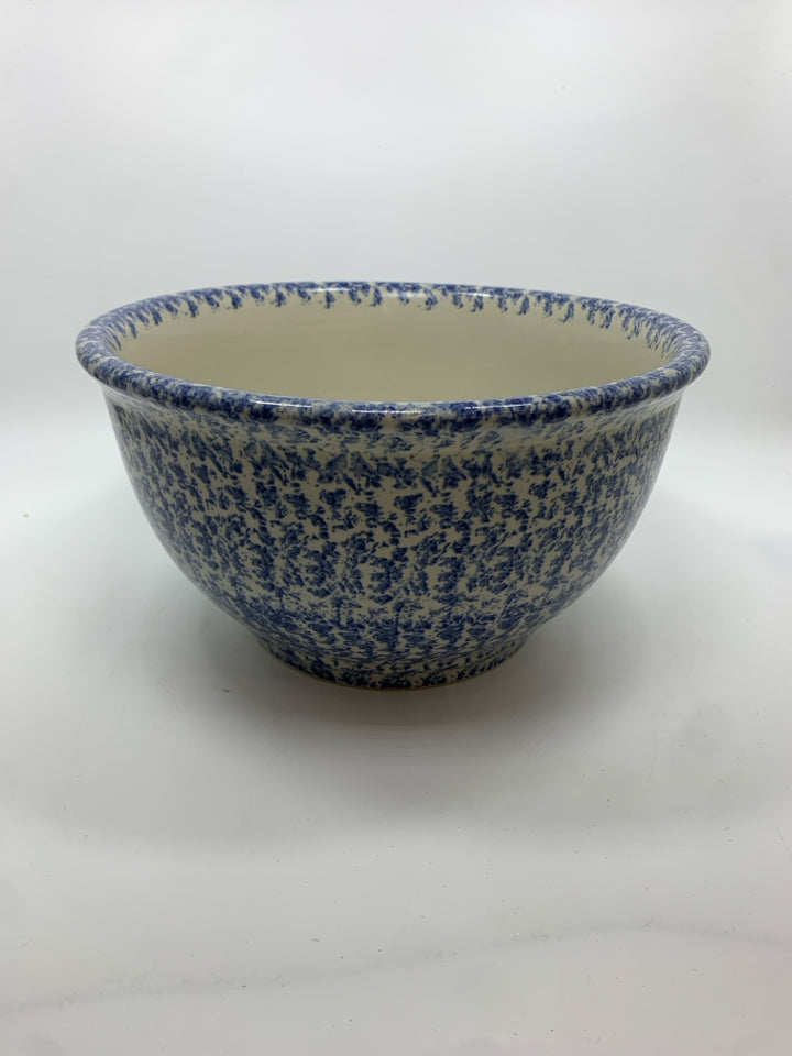 BLUE SPECKLED CERAMIC MIXING BOWL.
