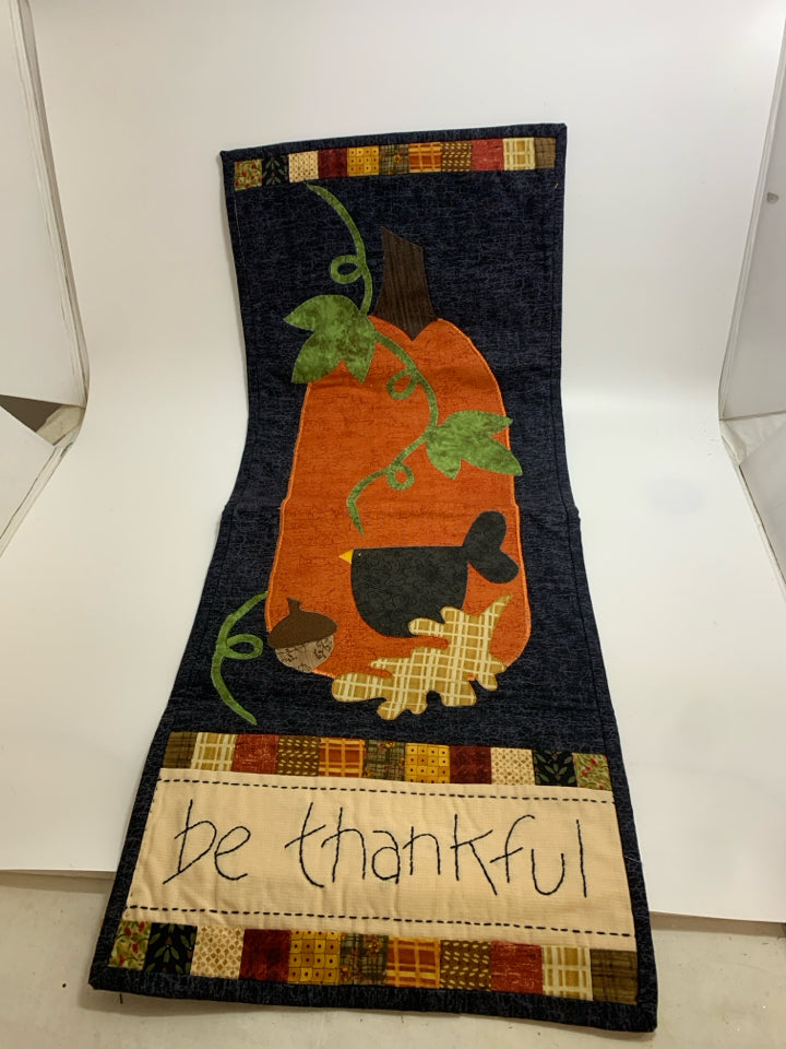BE THANKFUL FABRIC HANGING SIGN.