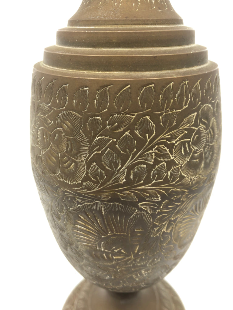 BRASS METAL VASE SCROLL DESIGN.