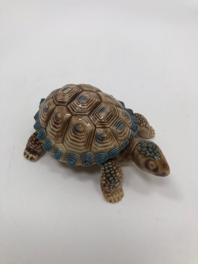 WADE PORCELAIN TURTLE RING DISH W/LID.