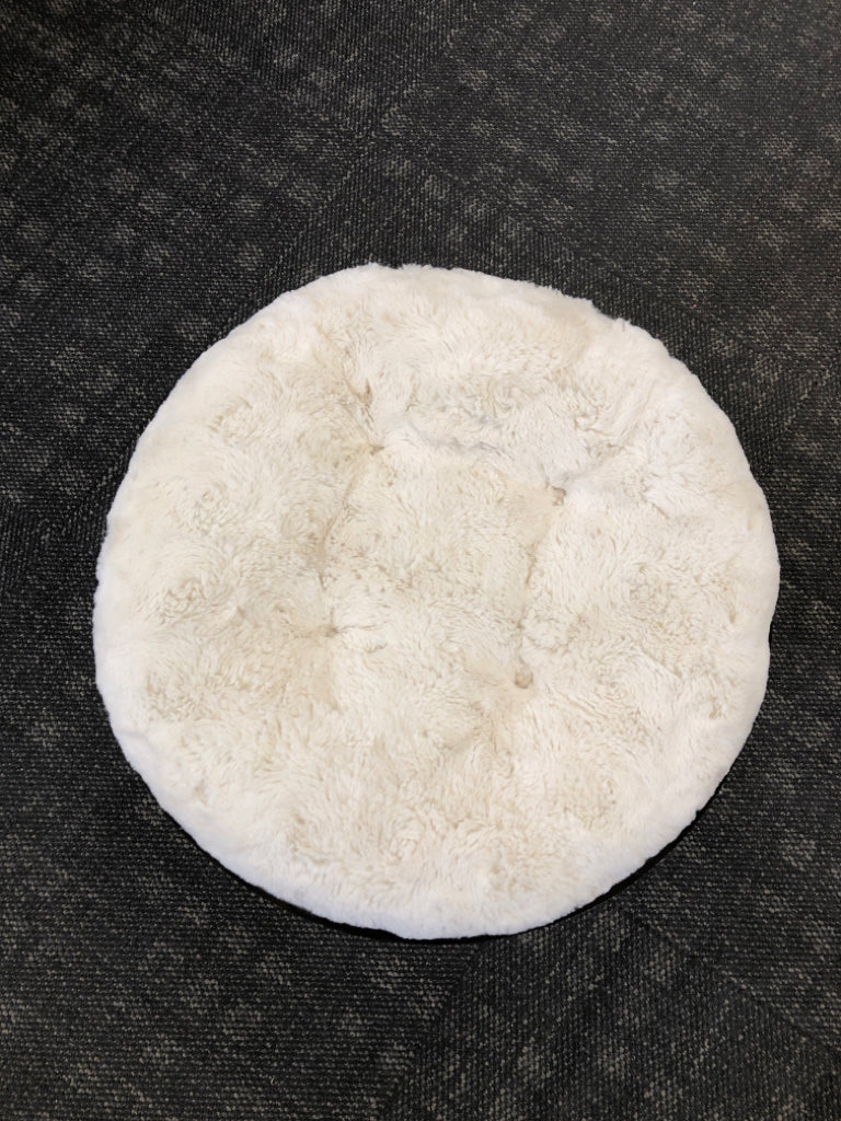 VTG BAMBOO OTTOMAN W/WHITE CUSHION.