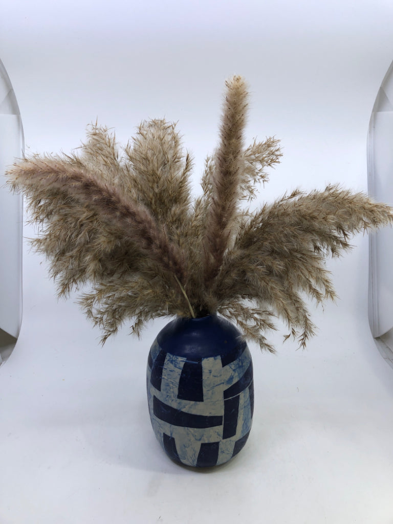 CERAMIC ABSTRACT BLUE & WHITE VASE W/FEATHERS.