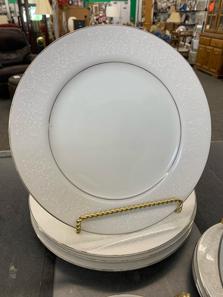 20pc CROWN VICTORIA LOVELACE 20PC DINNER SET.