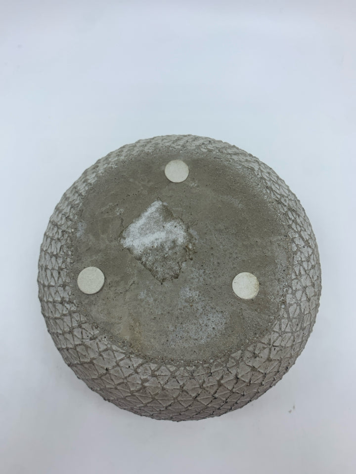 TEXTURED GRAY PLANTER.