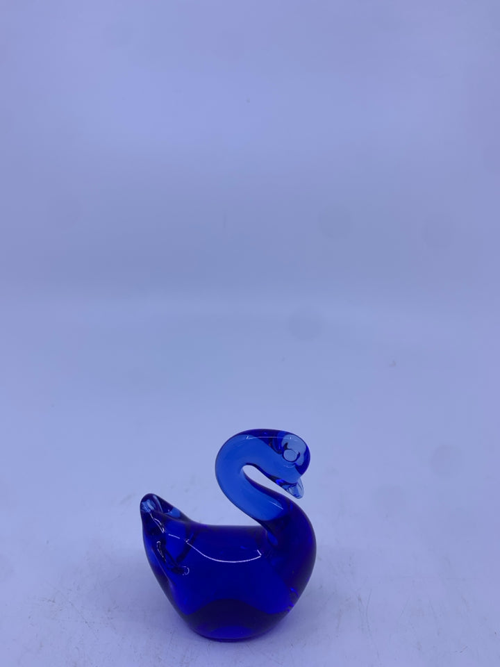 BLUE GLASS SWAN FIGURINE.