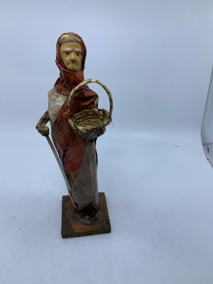 MEXICAN FOLK ART PAPER MACHE FIGURES.