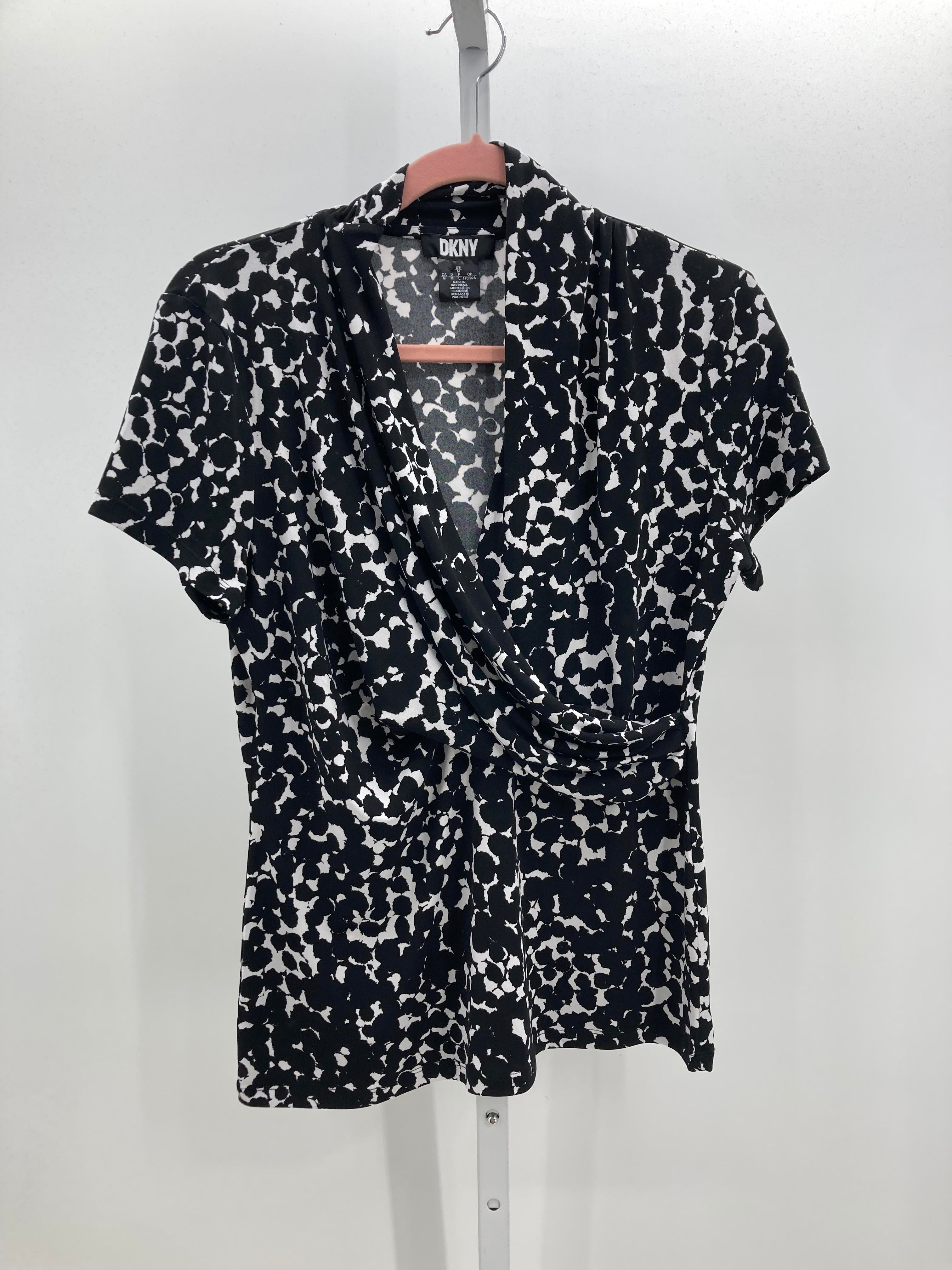 DKNY Size Medium Misses Short Sleeve Shirt