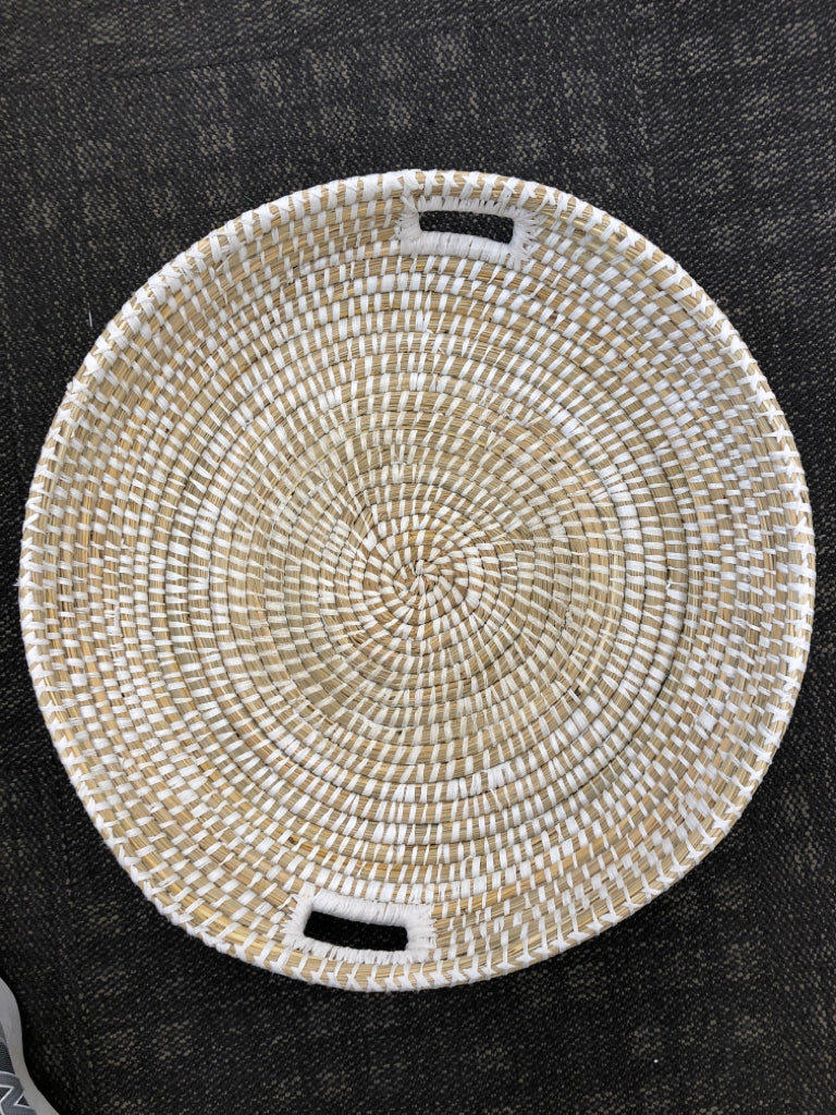 LG WOVEN WHITE LOW BASKET.