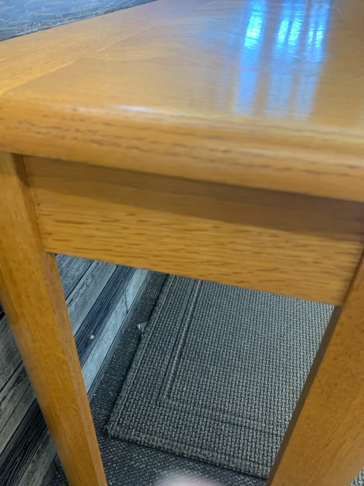 WOOD CONSOLE TABLE.