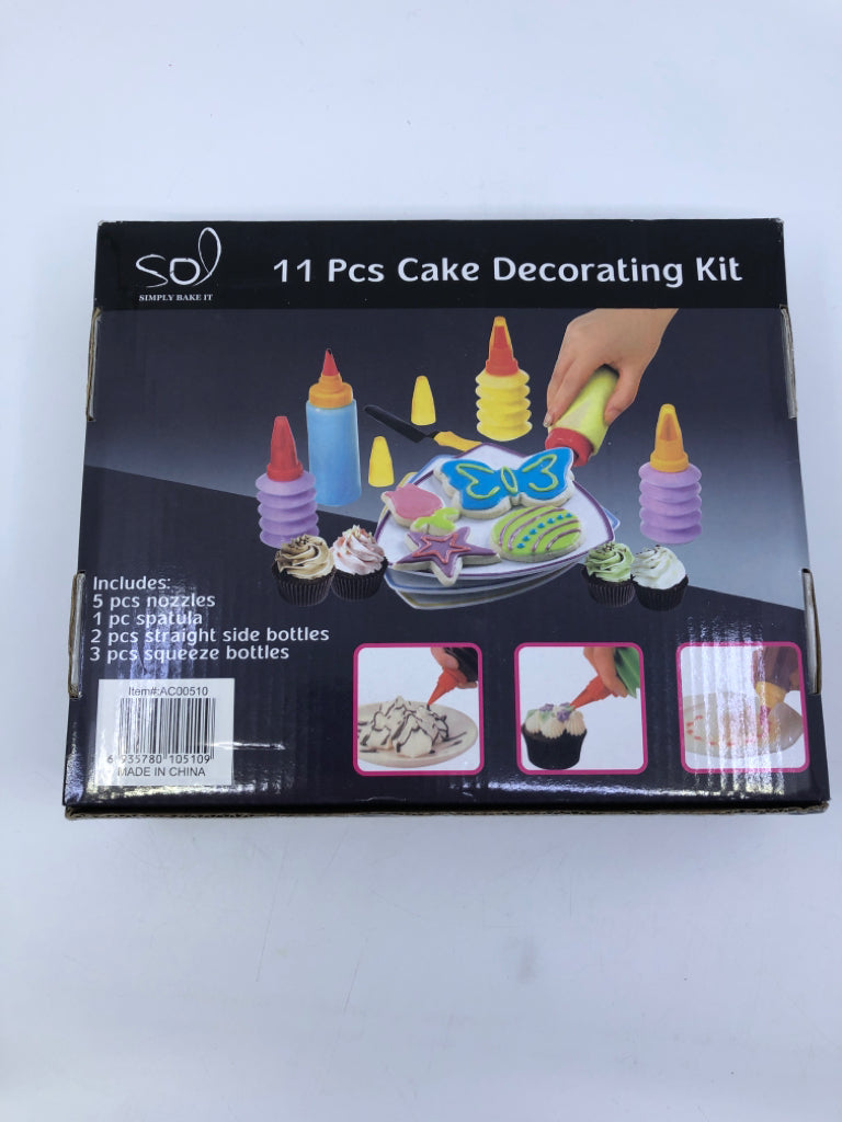 NIB 11PC CAKE DECORATING KIT.