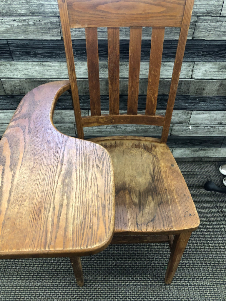 VTG KIDS WOOD KIDS STUDENT DESK CHAIR.
