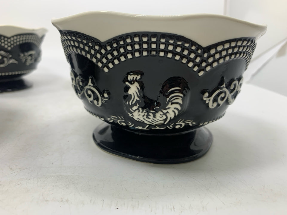 4 FOOTED DOODLE DOO BOWLS.