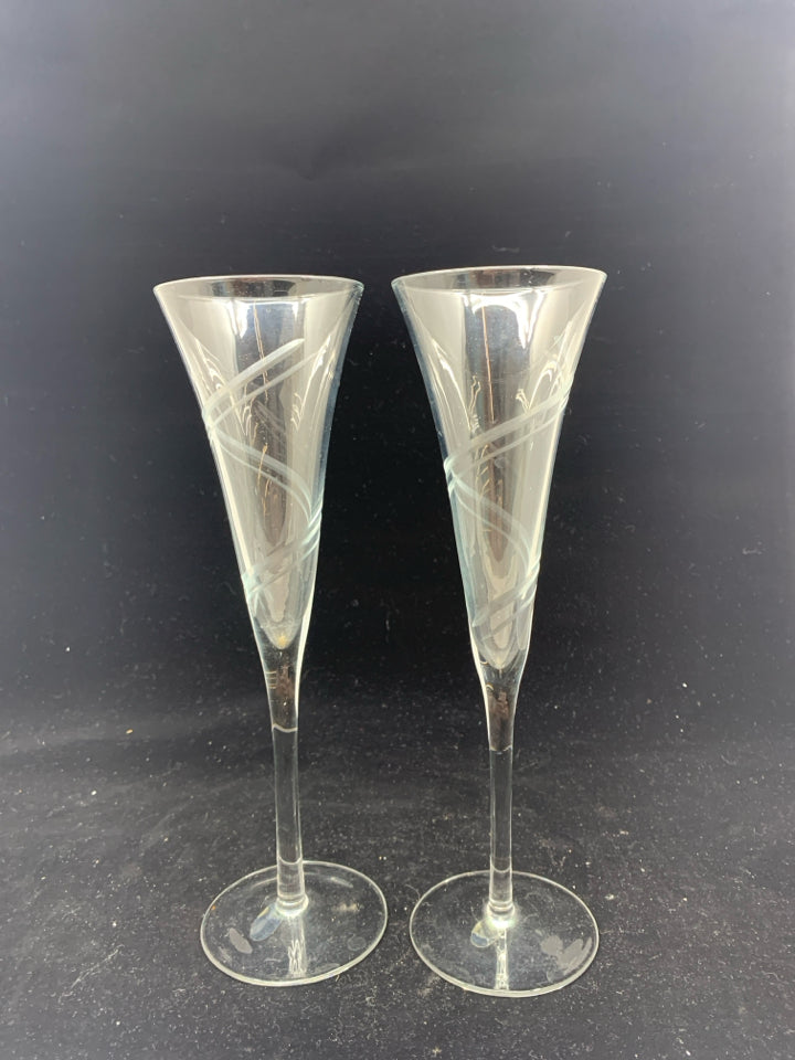 2 SWIRL ETCHED CHAMPAGNE GLASSES.