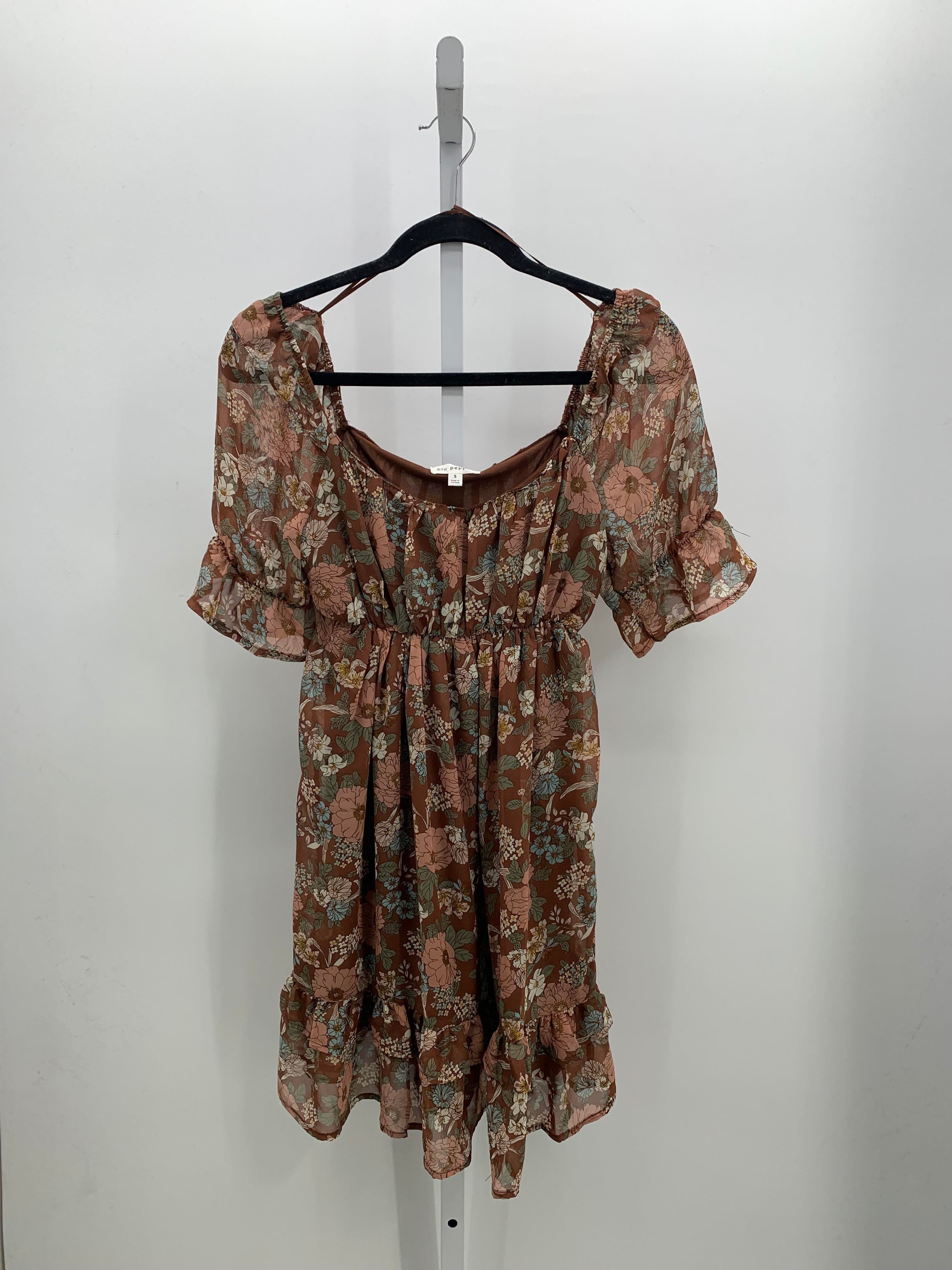 Size Small Juniors Short Sleeve Dress