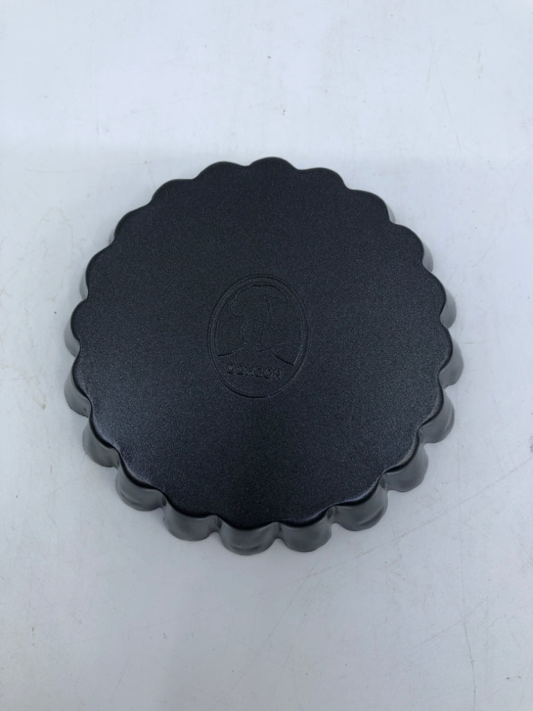 7 PC TART MOLDS W/ CIRCLE PRESS METAL .