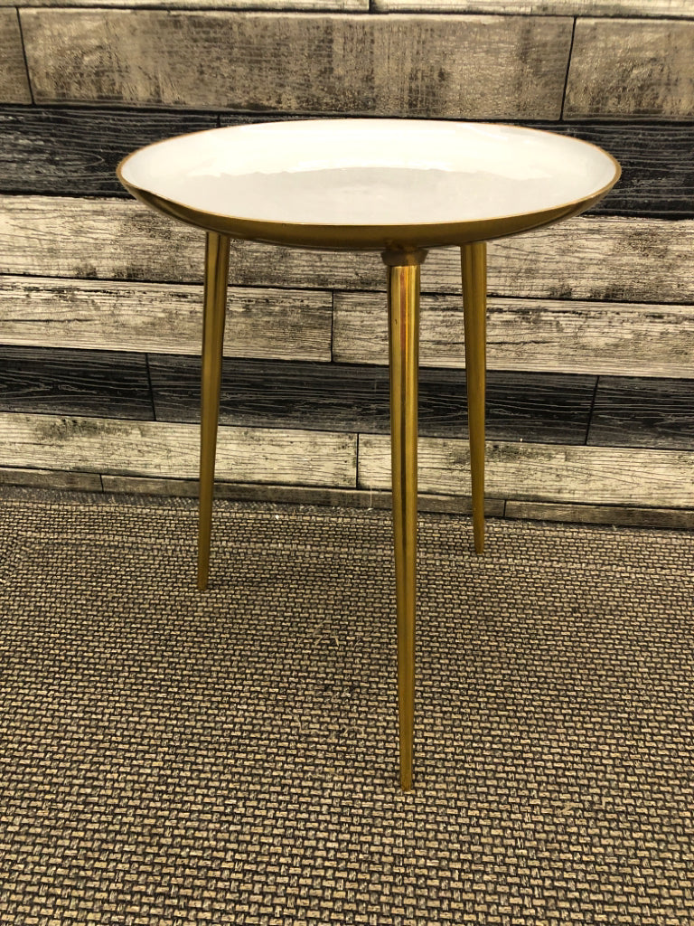 SMALL 3 LEGGED SIDE TABLE W GREY TOP.