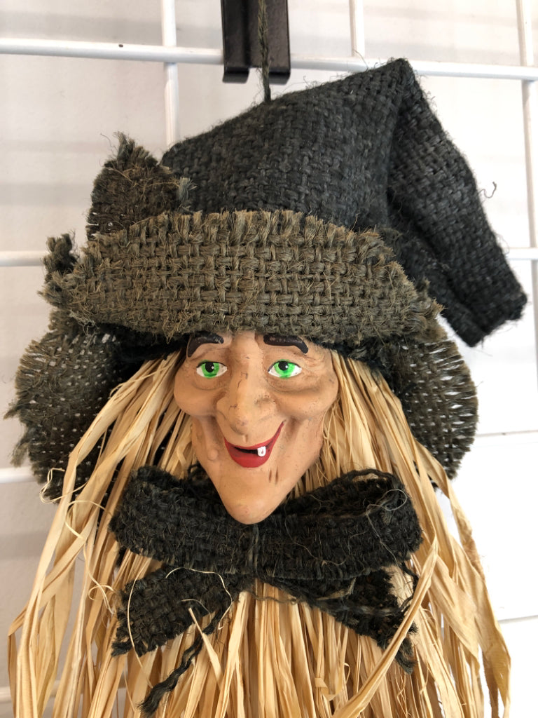 WITCH HEAD W/STRAW BODY HALLOWEEN DECOR.