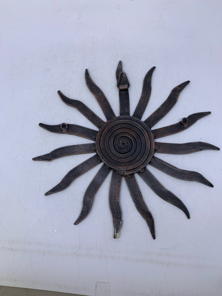 METAL SUNBURST.