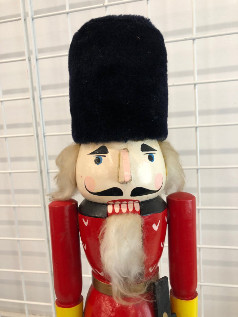 HEAVY WOOD NUTCRACKER.