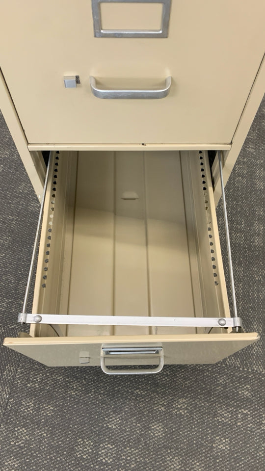 BEIGE 2-DRAWER FILE CABINET.