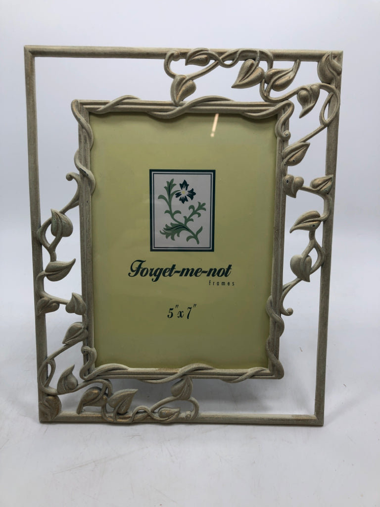METAL DISTRESSED FRAME W/LEAVES.