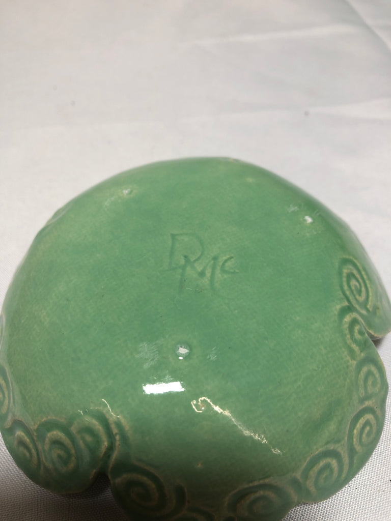 GREEN SWIRLED POTTERY CATCH DISH.
