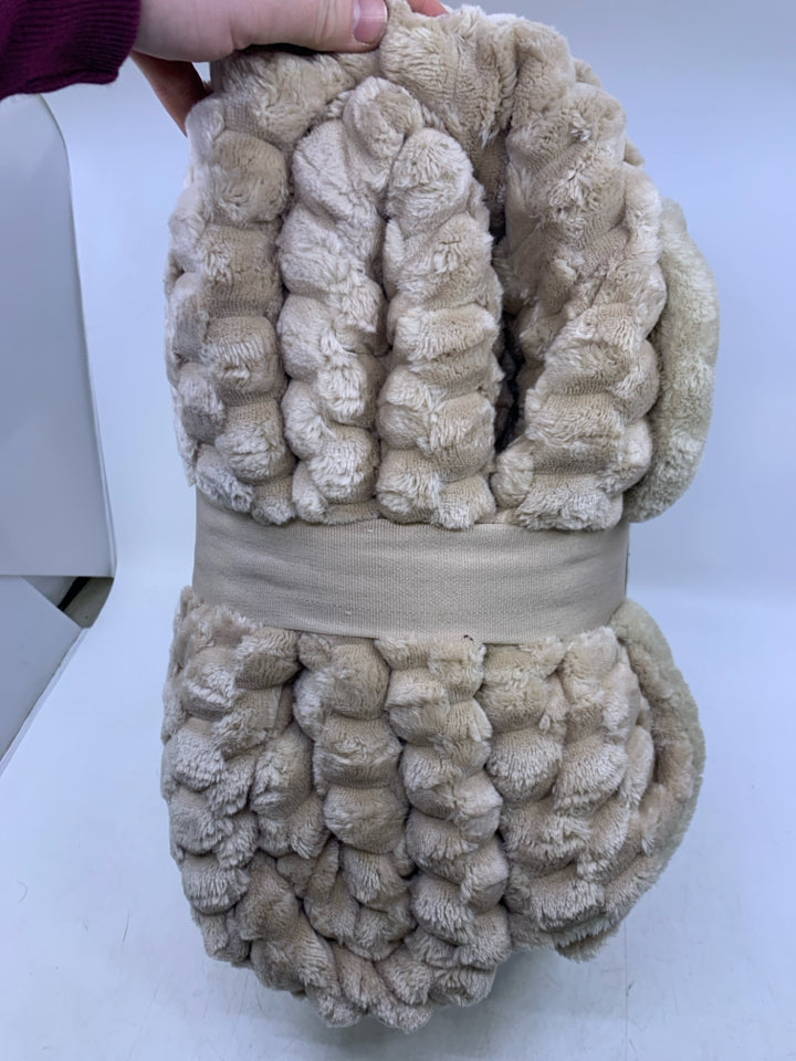 NIP TAN FAUX FUR THROW.