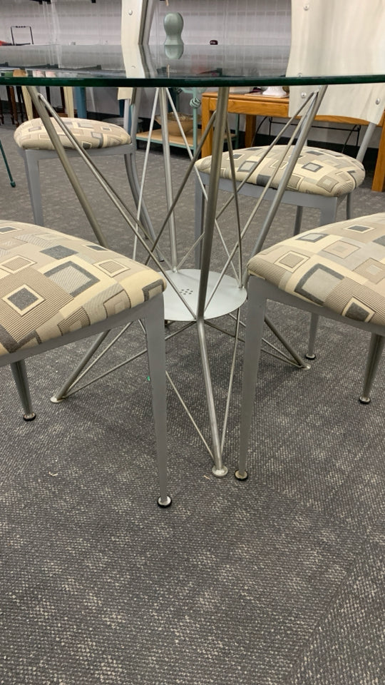 GLASS-TOP METAL TABLE WITH 4 CHAIRS.