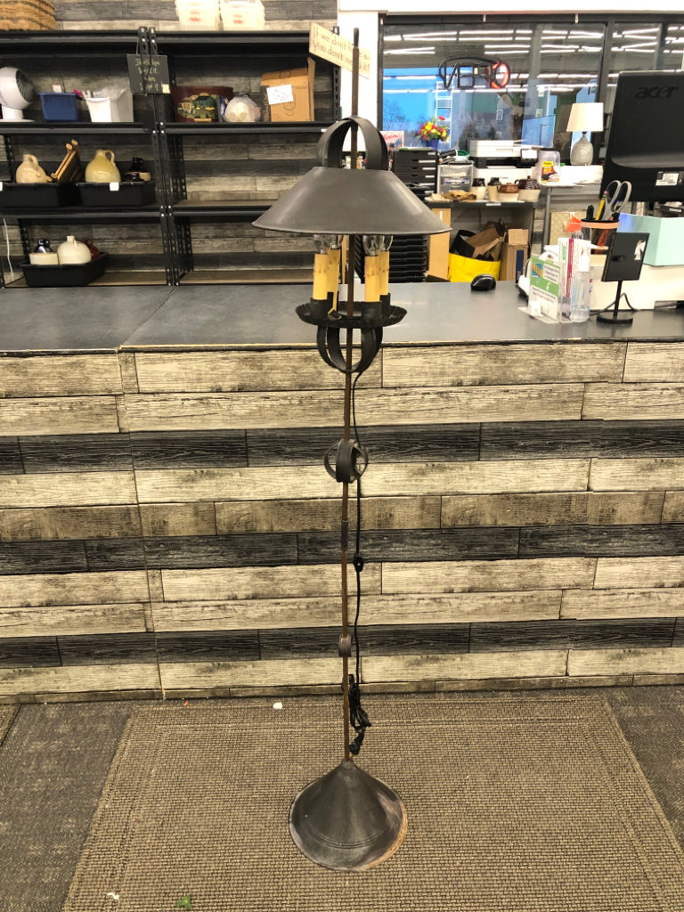 PRIMITIVE STYLE FLOOR LAMP W/ 4 FAUX CANDLES + METAL SHADE.