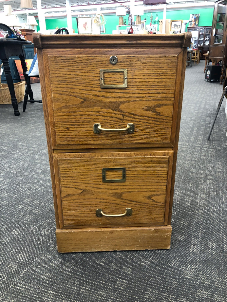 OAK WOOD 2 DRAWER FILE CABINET.