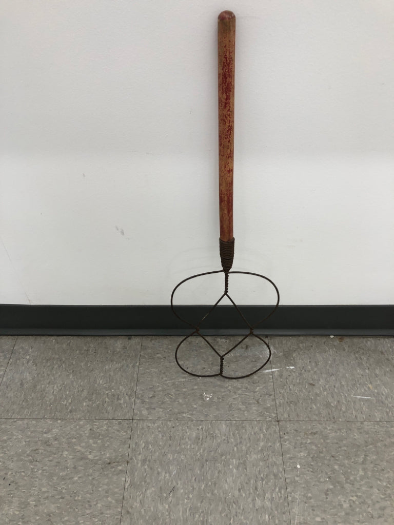 RUG BEATER PRIMITIVE DECOR.