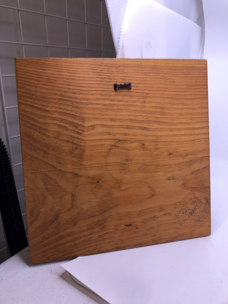 PRIMITIVE WOOD W BLUE AND WHITE WALL DECOR.