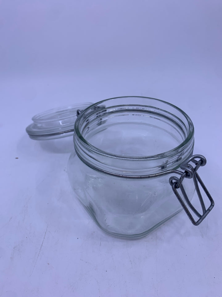 SMALL SQUARE GLASS CANISTER W METAL CLASP.
