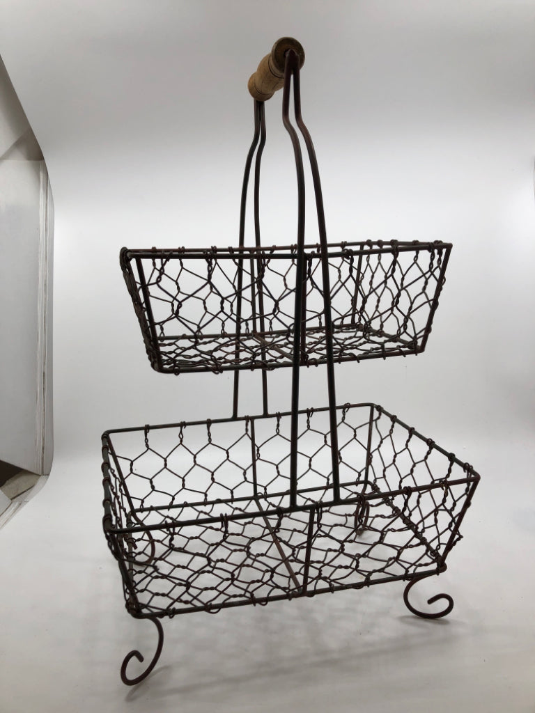 2-TIER RUSTIC CHICKEN WIRE TRAY.