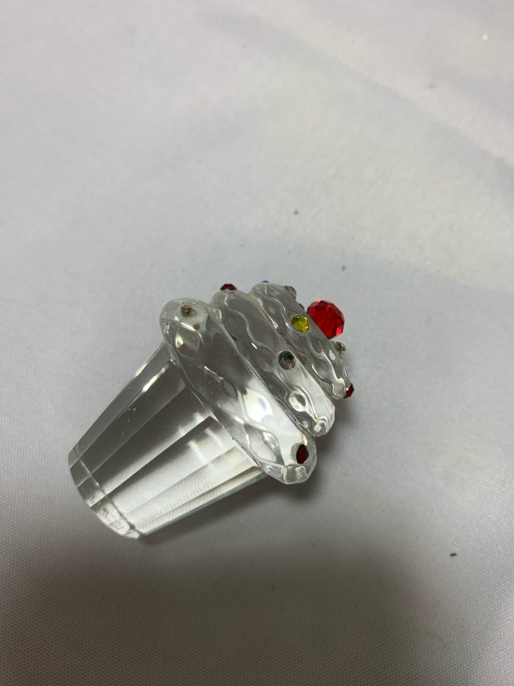 SMALL CRYSTAL CUPCAKE.