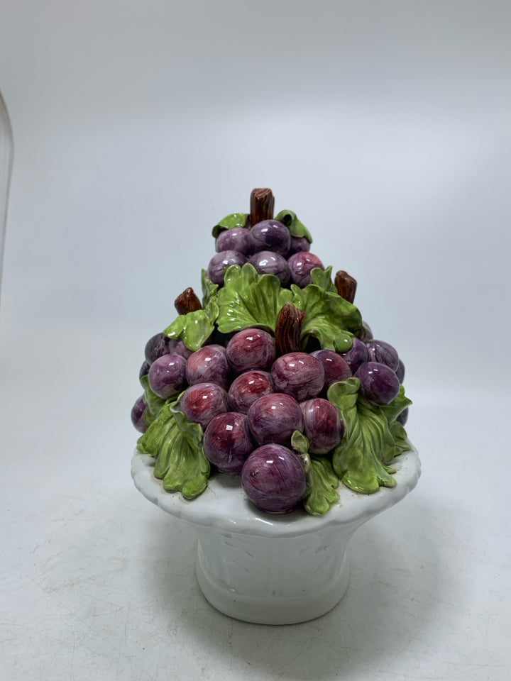 VTG PURPLE GRAPE CLUSTER IN WHITE BASKET CENTERPIECE.