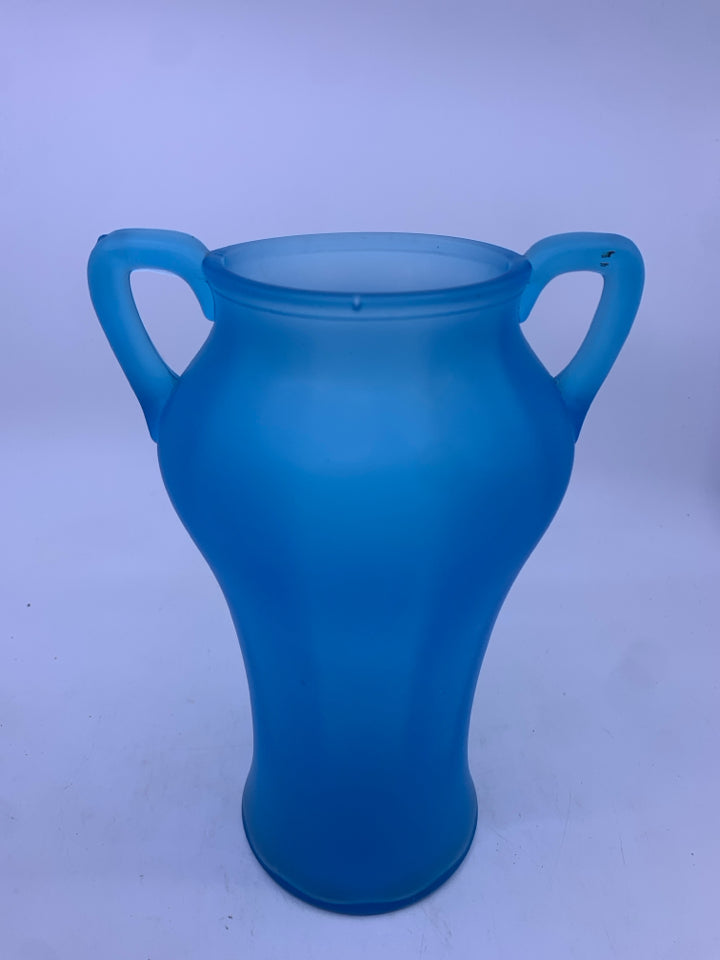 VTG BLUE FROSTED URN STYLE VASE.