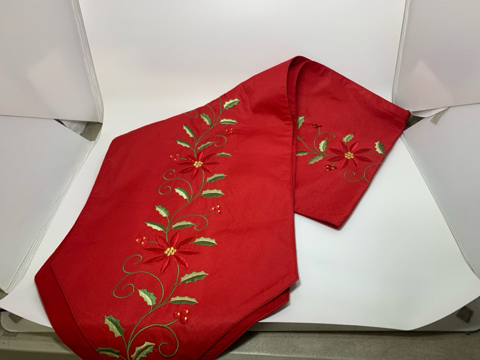 RED POINSETTIA TABLE RUNNER W/ TASSELS WELLESLEY MANOR.