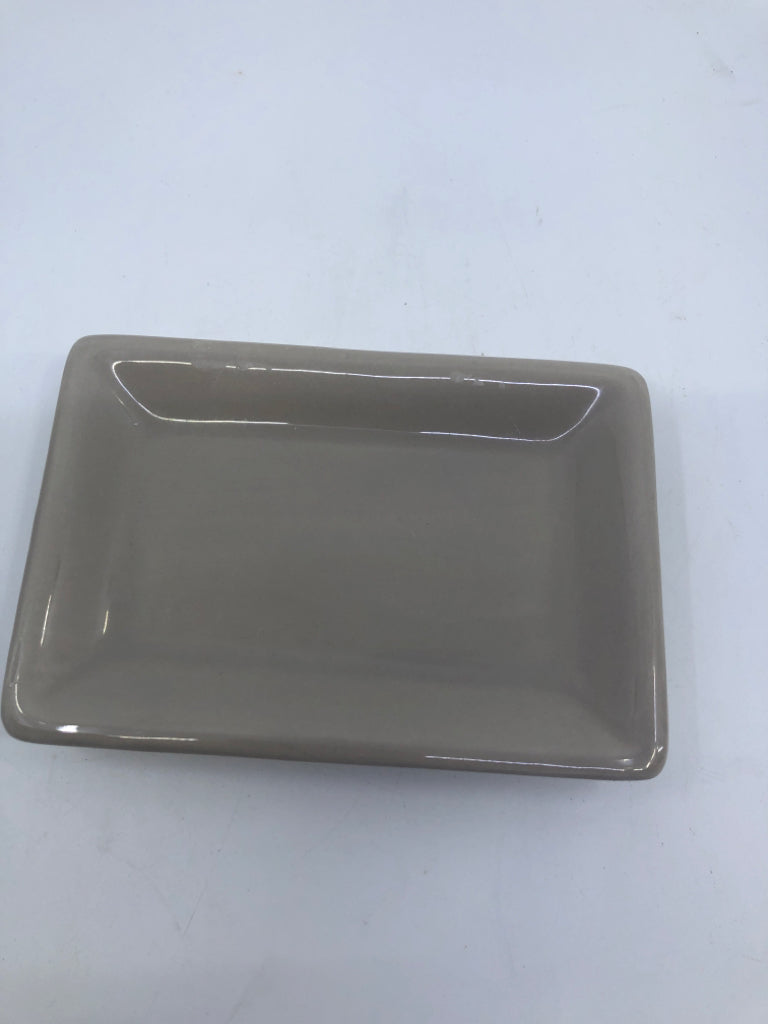 SQUARE GREY SOAP DISH.