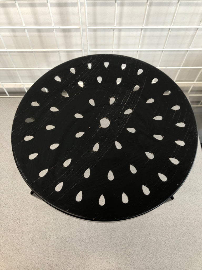PUNCHED METAL PLANT STAND.