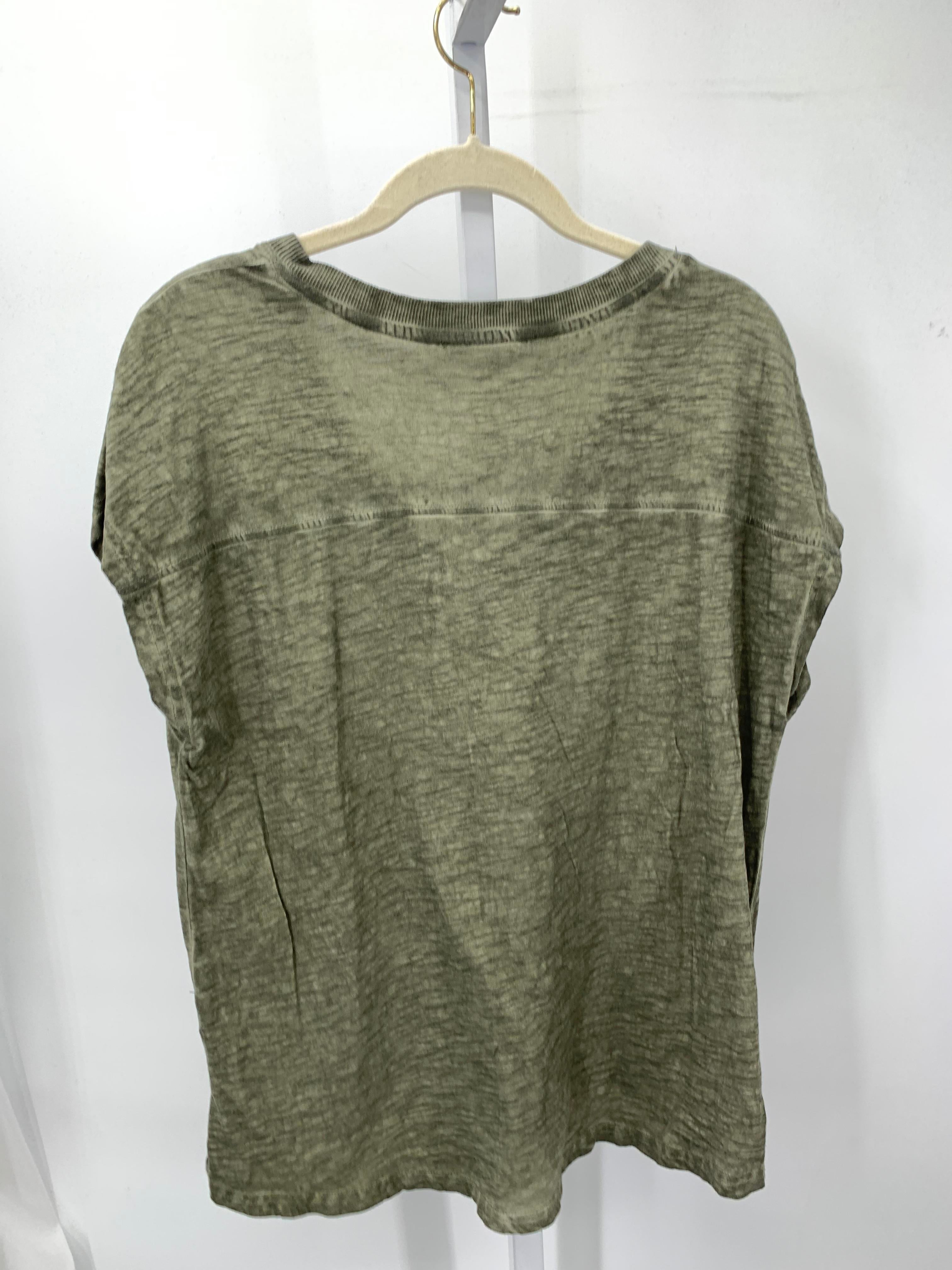 Size Medium Misses Short Sleeve Shirt
