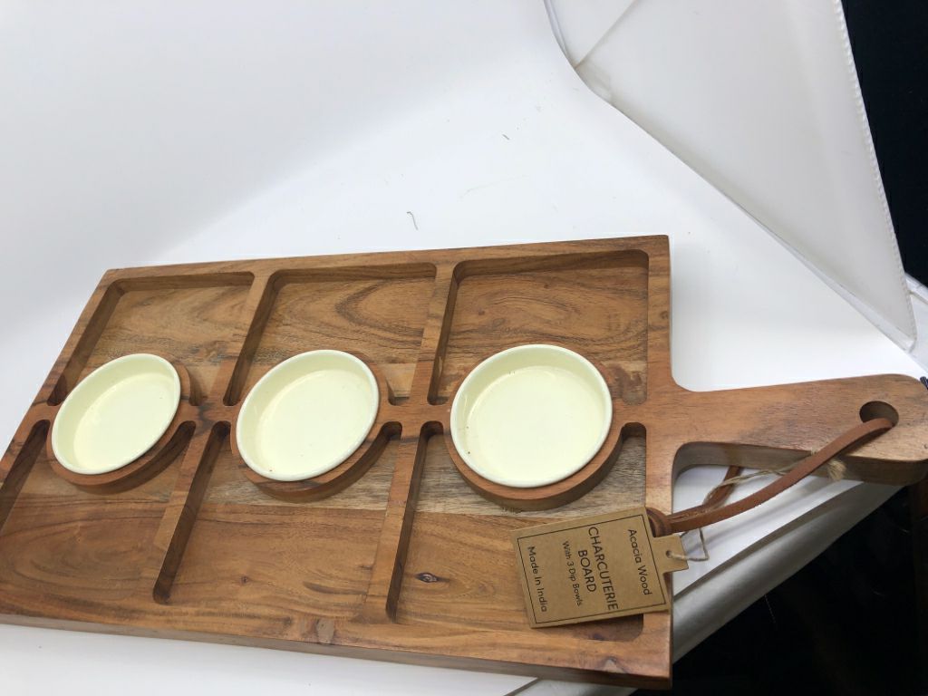 WOOD DIVIDED SERVING TRAY W CERAMIC CUPS.